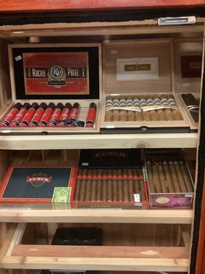 Cigars - The most popular and affordable cigar brands. Cigars - The most popular and affordable cigar brands.