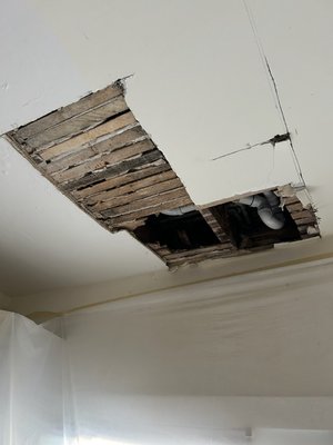 drywall repair on the ceiling. - drywall repair on the ceiling.