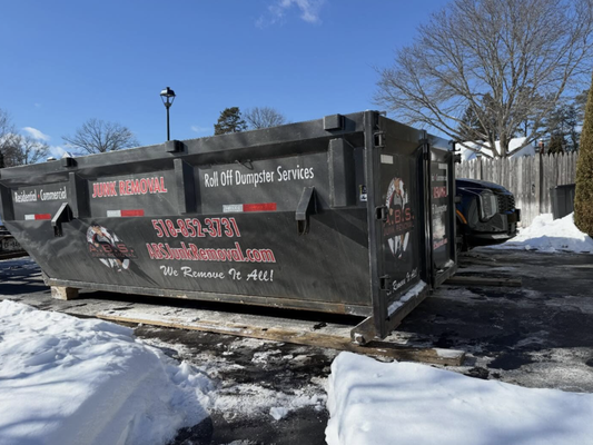 Commercial & Construction Debris Removal - We offer commercial junk removal services to businesses of all sizes. Whether you need to dispose of office furniture or electronics, we have the expertise to get the job done quickly and efficiently.
Our team can handle all types of construction debris, including concrete, bricks, and lumber. We'll make sure to dispose of it properly and efficiently, so you can focus on your project. Commercial & Construction Debris Removal - We offer commercial junk removal services to businesses of all sizes. Whether you need to dispose of office furniture or electronics, we have the expertise to get the job done quickly and efficiently.
Our team can handle all types of construction debris, including concrete, bricks, and lumber. We'll make sure to dispose of it properly and efficiently, so you can focus on your project.