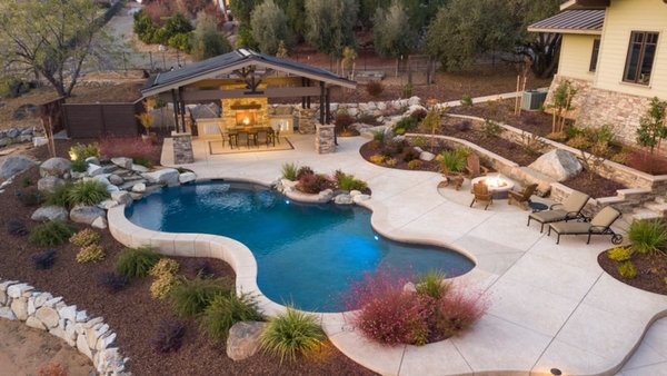 Contemporary Pool in Loomis with Entertainment Area - Luxury outdoor living Contemporary Pool in Loomis with Entertainment Area - Luxury outdoor living