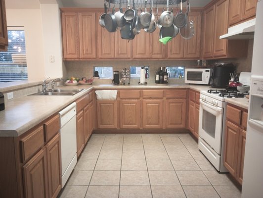 Residential Clean and Organize - this was a full day's project! I decluttered organized and disinfected this home. Residential Clean and Organize - this was a full day's project! I decluttered organized and disinfected this home.