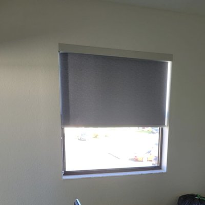 Dream Granite - A residential project. The client opted for a modern color (Dream Granite) and the option of Blackouts, in this way we help maintain the ideal temperature in the home and greater privacy.
