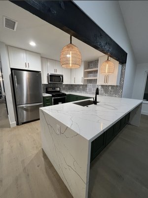 Move in / out cleaning! - Move-in cleaning refers to the process of thoroughly cleaning and preparing a new residence before moving in. This is an essential step for anyone moving into a new home, as it ensures a clean and fresh start. A move-in cleaning typically involves deep-cleaning the entire house, from the floors and walls to the windows and appliances. This includes removing any dirt, dust, and debris left by previous occupants, as well as disinfecting surfaces and ensuring all appliances are in proper working order. By taking the time to perform a move-in cleaning, new homeowners can rest assured that their new space is clean, healthy, and ready for them to make it their own.