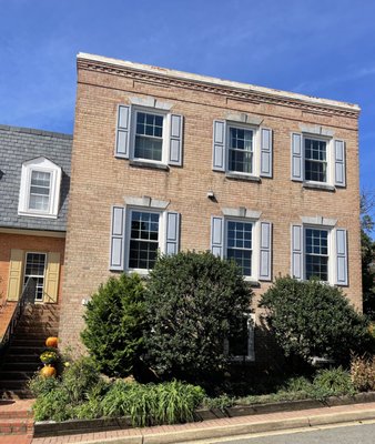 Replacement Windows - Arlington, VA - We installed 27 quality Okna 500 series windows on this home in Arlington, Virginia built in 1967. A massive job, but we are so grateful we were trusted to complete this home improvement project. Replacement Windows - Arlington, VA - We installed 27 quality Okna 500 series windows on this home in Arlington, Virginia built in 1967. A massive job, but we are so grateful we were trusted to complete this home improvement project.