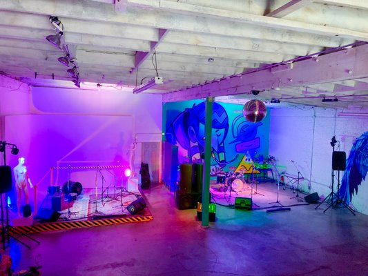 Events - The perfect venue for private events, film shoots, photo shoots, art shows, weddings, dinner parties and other private gatherings.
