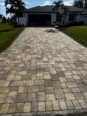 Driveway Wash - Simple pre-treatment, clean and rinse job for a client. Driveway Wash - Simple pre-treatment, clean and rinse job for a client.