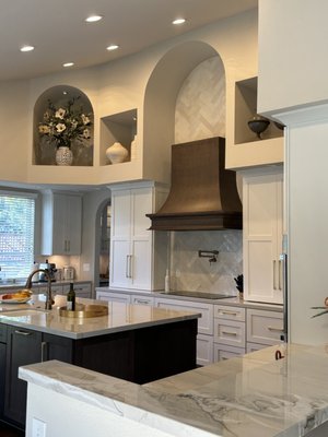 Full Kitchen Remodel, Pleasanton - This home was transformed with the mesmerizing and unique full length backsplash, fresh cabinetry, and hardwood floors, tying the entire kitchen together. Full Kitchen Remodel, Pleasanton - This home was transformed with the mesmerizing and unique full length backsplash, fresh cabinetry, and hardwood floors, tying the entire kitchen together.