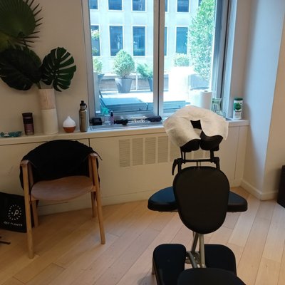 Bring Mobile Chair Massage To Your Office - Massage Artistry provides professional on-site chair massage for companies, schools, conferences, and employee or staff wellness events throughout the NYC area.
We offer convenient 10- and 15-minute chair massage sessions, bringing licensed massage therapists and everything needed to create a relaxing experience right at your workplace or event. Bring Mobile Chair Massage To Your Office - Massage Artistry provides professional on-site chair massage for companies, schools, conferences, and employee or staff wellness events throughout the NYC area.
We offer convenient 10- and 15-minute chair massage sessions, bringing licensed massage therapists and everything needed to create a relaxing experience right at your workplace or event.