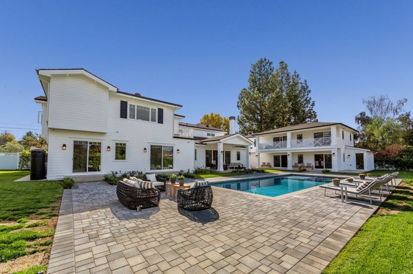 Complete Home Remodeling - Our quality workmanship has earned us a reputation as one of California’s premier contractors devoted to giving the customer what they desire. We specialize in ground-up construction as well as renovations, add-ons, and remodeling. We are experts in custom trim, custom tile, and wood or block home construction. Complete Home Remodeling - Our quality workmanship has earned us a reputation as one of California’s premier contractors devoted to giving the customer what they desire. We specialize in ground-up construction as well as renovations, add-ons, and remodeling. We are experts in custom trim, custom tile, and wood or block home construction.