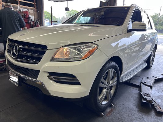 Mercedes ML350 - Customer had the car die on them on the freeway. Had no fuel pressure.
We replaced the fuel pump, controller and put in a new battery. All good and ready for trip back to Washington. Mercedes ML350 - Customer had the car die on them on the freeway. Had no fuel pressure.
We replaced the fuel pump, controller and put in a new battery. All good and ready for trip back to Washington.