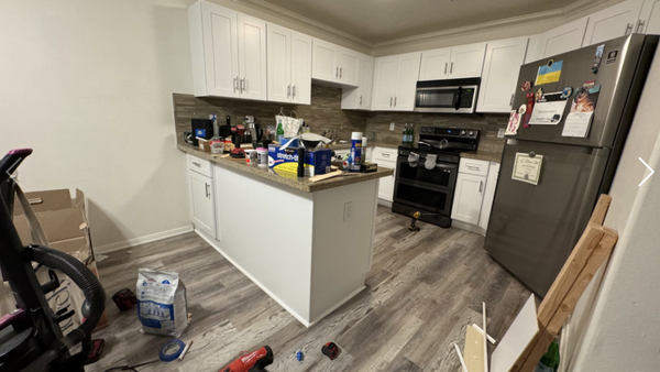 Kitchen remodeling 2024 - This remodeling was don in old kitchen with bad shape. But countertop was in good condition and we did the job without replace the countertop. Also we replaced kitchen sink, faucet, garbage disposal, plumbing, dishwasher, and stove.