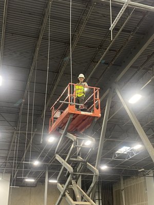 PEE company - Warehouse install light and conduit PEE company - Warehouse install light and conduit