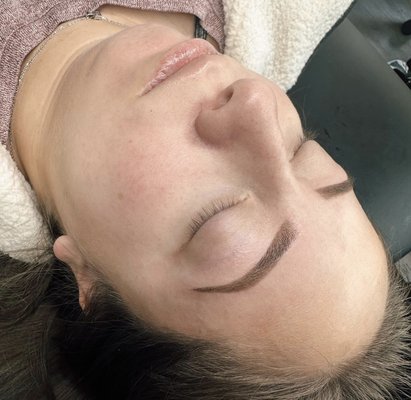 Brow Stain - What is it?: The brow stain is a hybrid dye that consists of half henna and half tint formulated to fill in any of the trouble areas you might have.
Who is it good for?: Anyone looking for longer lasting results than what they have experienced with the tint or henna. The brow stain is also the only form of skin tinting that is safe to do with brow lamination.
How long does it last?: The brow stain can leave a stain on the skin for up to 10 days and on the brow hairs for up to 6 weeks. Brow Stain - What is it?: The brow stain is a hybrid dye that consists of half henna and half tint formulated to fill in any of the trouble areas you might have.
Who is it good for?: Anyone looking for longer lasting results than what they have experienced with the tint or henna. The brow stain is also the only form of skin tinting that is safe to do with brow lamination.
How long does it last?: The brow stain can leave a stain on the skin for up to 10 days and on the brow hairs for up to 6 weeks.
