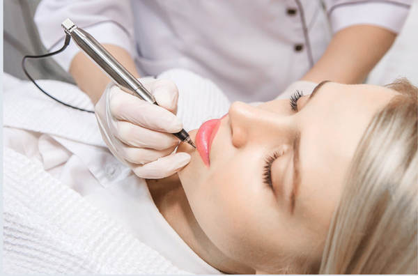 Permanent makeup - Permanent makeup refers to cosmetic tattoos that help you recreate your favorite makeup. With permanent makeup, you can emphasize the eyebrows and lips with the help of pigment and the creative hands of the master. The result is stored for up to two years. Permanent makeup - Permanent makeup refers to cosmetic tattoos that help you recreate your favorite makeup. With permanent makeup, you can emphasize the eyebrows and lips with the help of pigment and the creative hands of the master. The result is stored for up to two years.