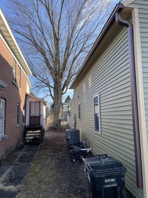 Arcadia WI - The existing gutters were in bad shape or completely missing, refreshed the overall appearance with new 5" Seamless Gutters Arcadia WI - The existing gutters were in bad shape or completely missing, refreshed the overall appearance with new 5" Seamless Gutters