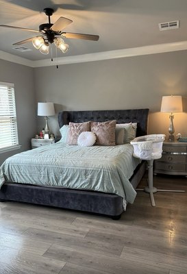 always leaving a good job to make their life easier at home - They contacted us to clean this house. I couldn't take photos of the whole house. It's not that dirty, but it is a little messy. But there's no job we can't do ourselves.