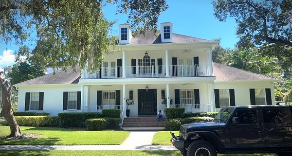 Curb Appeal 2022 - Closing out the week at Palma Ceia with an enhanced curb appeal on this charming 2 story home. Painting the exterior not only improves appearance but also provides protection against Florida's natural elements. Call or message us today for your free estimate! (813) 727-9909 Curb Appeal 2022 - Closing out the week at Palma Ceia with an enhanced curb appeal on this charming 2 story home. Painting the exterior not only improves appearance but also provides protection against Florida's natural elements. Call or message us today for your free estimate! (813) 727-9909