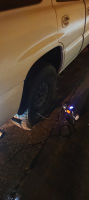Rim repairs - changed the tire on this Chevy Tahoe 2002 on the highway after it popped