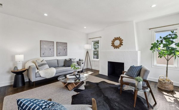 Oakland CA - Filled with lots of light, we stuck with a neutral design palette with pops of cool tone colors. Oakland CA - Filled with lots of light, we stuck with a neutral design palette with pops of cool tone colors.