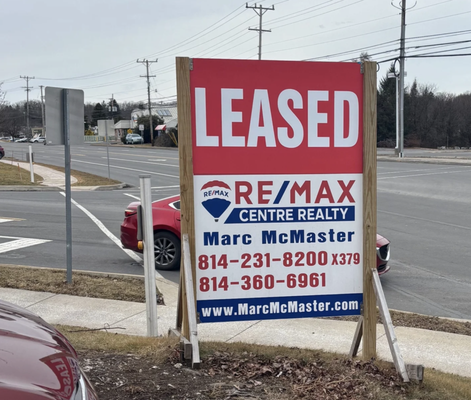 Real Estate Sign - Professional Real Estate Signs Get Your Property Noticed

Real estate signs are a vital tool for attracting potential buyers and renters to your property, reaching a more targeted neighborhood audience than you can get with printed advertisements. They are also a very visible form of advertising, as they are placed in a location where potential buyers and renters are likely to see them. In addition, real estate signs can be customized to include your branding and messaging, which can help to make your property stand out from the competition.

If you are a real estate agent or a homeowner, using signs is a great way to market your property. They are a cost-effective and effective way to reach potential buyers and renters.