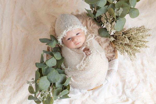 Newborn - This precious little one, just three weeks old, was an absolute dream to photograph. Wrapped in soft neutral tones and adorned with delicate accessories, she radiated sweetness and calm. Her tiny hands, delicate features, and peaceful expressions perfectly capture the fleeting beauty of newborn days.
Photographed in the comfort of her family’s home, this session was all about celebrating new life and the pure love her parents have for her. A moment frozen in time, full of warmth and tenderness. Newborn - This precious little one, just three weeks old, was an absolute dream to photograph. Wrapped in soft neutral tones and adorned with delicate accessories, she radiated sweetness and calm. Her tiny hands, delicate features, and peaceful expressions perfectly capture the fleeting beauty of newborn days.
Photographed in the comfort of her family’s home, this session was all about celebrating new life and the pure love her parents have for her. A moment frozen in time, full of warmth and tenderness.
