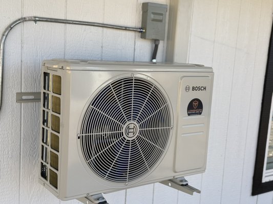 ductless mini split installation - Why Choose a Mini Split System?
Energy Efficiency: Mini splits are highly energy-efficient, helping you save on energy bills while maintaining consistent comfort.
Zoning Capability: These systems allow you to control the temperature in individual rooms or areas, perfect for multi-room homes or offices.
Quiet Operation: Mini splits operate quietly, ensuring you enjoy comfort without noisy distractions.
Flexible Installation: With no need for extensive ductwork, mini split systems can be installed in various settings, from homes to small businesses, and are ideal for renovations, room additions, and even garages or basements.
Our Mini Split Installation Process:
Free Consultation: Our experts assess your space and recommend the perfect mini split solution based on your needs.
Professional Installation: Our licensed technicians handle the installation with precision, ensuring that the system is set up for optimal performance.
Post-Installation Support: We provide guidance on usage and maintenance to ensure your system runs smoothly year-round.
Whether you need a single-zone system or a multi-zone setup, longhorn home services has you covered with reliable, high-quality mini split installations. Contact us today for a consultation! ductless mini split installation - Why Choose a Mini Split System?
Energy Efficiency: Mini splits are highly energy-efficient, helping you save on energy bills while maintaining consistent comfort.
Zoning Capability: These systems allow you to control the temperature in individual rooms or areas, perfect for multi-room homes or offices.
Quiet Operation: Mini splits operate quietly, ensuring you enjoy comfort without noisy distractions.
Flexible Installation: With no need for extensive ductwork, mini split systems can be installed in various settings, from homes to small businesses, and are ideal for renovations, room additions, and even garages or basements.
Our Mini Split Installation Process:
Free Consultation: Our experts assess your space and recommend the perfect mini split solution based on your needs.
Professional Installation: Our licensed technicians handle the installation with precision, ensuring that the system is set up for optimal performance.
Post-Installation Support: We provide guidance on usage and maintenance to ensure your system runs smoothly year-round.
Whether you need a single-zone system or a multi-zone setup, longhorn home services has you covered with reliable, high-quality mini split installations. Contact us today for a consultation!