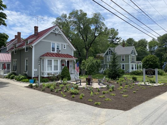 The Pollinator Garden at The James Place Inn - Our welcoming pollinator garden adds a relaxing place for guests to hang out and watch the birds, bees and butterflies.