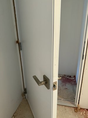 Deadbolt Installation from scratch - Deadbolt installation from scratch by Locksmith Express in Toronto Deadbolt Installation from scratch - Deadbolt installation from scratch by Locksmith Express in Toronto