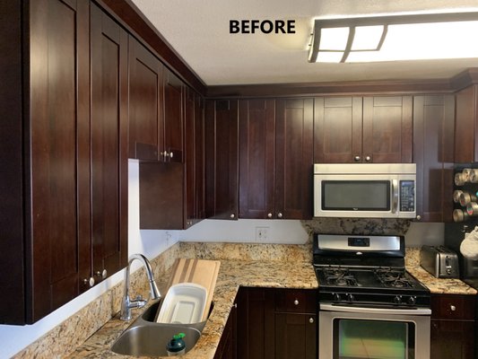 Kitchen and Vanities Cabinets Painting - If you want to renovate your kitchen, bathroom, or office cabinets, call Renova Painting. We use high quality products and durability combined with a refined technique. Kitchen and Vanities Cabinets Painting - If you want to renovate your kitchen, bathroom, or office cabinets, call Renova Painting. We use high quality products and durability combined with a refined technique.