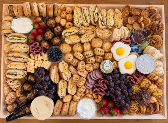 Brunch Drop off Grazing - BUT CUTE. - Your Brunch Just Got a Whole Lot Cuter. 🥐🍓

A beautiful brunch grazing spread, delivered straight to your door. Think fresh fruit, cheeses, meats, pastries, and all the pretty little details — ready to set out and enjoy.

Brunch drop-off, without the boring buffet