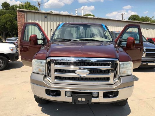 AUTOGLASS SERVICE - We realize that most people have a extremely busy schedule, and you may not be able to come by our shop to get a replacement. Well have no fear, Diamond Auto Glass is here. We will come out to your location, and replace your windshield, hassle free!