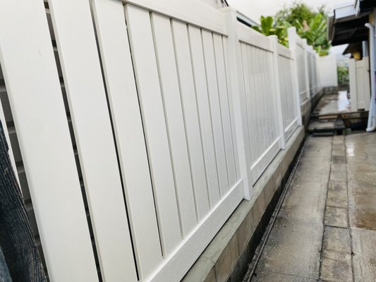 Pearl City Vinyl Job - Remove old wooden fence and replace with new vinyl fencing Pearl City Vinyl Job - Remove old wooden fence and replace with new vinyl fencing