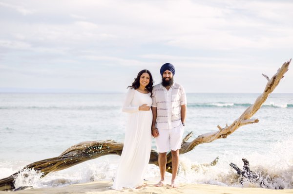 Maui Babymoon Portraits - On Maui to enjoy your babymoon and thinking of doing a Hawaii babymoon photo shoot? Here's a collection of ideas for your next Hawaii beach maternity photos.
