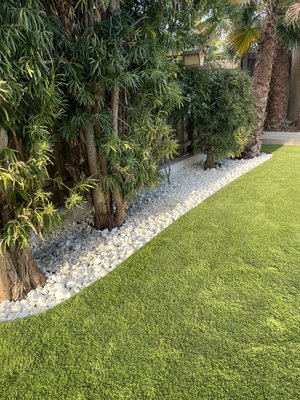 Turf insulation 1100 ft.² - Another TurfCity Transformation!
This backyard went from basic to breathtaking with our premium artificial turf installation. We paired lush, realistic grass with crisp white decorative stones and existing tropical landscaping to create a low-maintenance, resort-style look. Perfect for families, pets, and year-round outdoor enjoyment. Turf insulation 1100 ft.² - Another TurfCity Transformation!
This backyard went from basic to breathtaking with our premium artificial turf installation. We paired lush, realistic grass with crisp white decorative stones and existing tropical landscaping to create a low-maintenance, resort-style look. Perfect for families, pets, and year-round outdoor enjoyment.