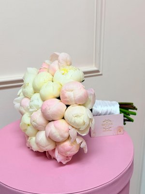 Wedding Flowers and Event Florals in Miami: Bridal Bouquets, Flower Bars and Corporate Arrangements - Our wedding and event studio in Doral designs florals for ceremonies, receptions and corporate gatherings across Miami-Dade, Broward and Palm Beach. Brides come to us for hand-tied bridal bouquets with peonies, garden roses, tulips and hydrangeas, matching boutonnieres and corsages, ceremony arches, aisle arrangements and reception centerpieces. Every piece is built by hand in our studio and delivered to the venue on schedule, steamed and photo-ready.
A signature guests remember: our flower bar. We set up a build-your-own bouquet station with buckets of fresh stems where guests assemble their own take-home bouquets, guided by our florists. It works beautifully for weddings, bridal showers, quinceañeras, baby showers and corporate events, and it doubles as decor while it runs.
For companies we handle recurring lobby arrangements, client gifting, product launches, galas and holiday installations. We work with event planners and venues across South Florida and can match brand colors and themes.
How it works: send us your date, venue and color palette, and we prepare a proposal with a detailed quote. For full weddings we recommend booking 4 to 8 weeks ahead; smaller events and corporate orders can often be arranged the same week, and individual pieces like a bridal bouquet or a boutonniere can be made with a few days notice. Fresh flowers arrive from our growers weekly, so every design is made to order.
Family owned by Jessica and Nelson, we have been designing luxury flowers in Miami since 2019, with a 5-star record for punctual venue deliveries. Wedding Flowers and Event Florals in Miami: Bridal Bouquets, Flower Bars and Corporate Arrangements - Our wedding and event studio in Doral designs florals for ceremonies, receptions and corporate gatherings across Miami-Dade, Broward and Palm Beach. Brides come to us for hand-tied bridal bouquets with peonies, garden roses, tulips and hydrangeas, matching boutonnieres and corsages, ceremony arches, aisle arrangements and reception centerpieces. Every piece is built by hand in our studio and delivered to the venue on schedule, steamed and photo-ready.
A signature guests remember: our flower bar. We set up a build-your-own bouquet station with buckets of fresh stems where guests assemble their own take-home bouquets, guided by our florists. It works beautifully for weddings, bridal showers, quinceañeras, baby showers and corporate events, and it doubles as decor while it runs.
For companies we handle recurring lobby arrangements, client gifting, product launches, galas and holiday installations. We work with event planners and venues across South Florida and can match brand colors and themes.
How it works: send us your date, venue and color palette, and we prepare a proposal with a detailed quote. For full weddings we recommend booking 4 to 8 weeks ahead; smaller events and corporate orders can often be arranged the same week, and individual pieces like a bridal bouquet or a boutonniere can be made with a few days notice. Fresh flowers arrive from our growers weekly, so every design is made to order.
Family owned by Jessica and Nelson, we have been designing luxury flowers in Miami since 2019, with a 5-star record for punctual venue deliveries.
