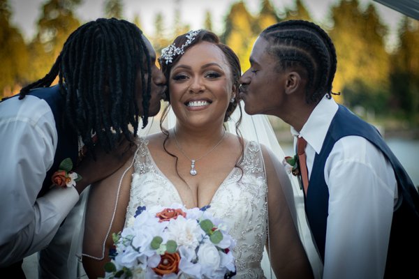 Wedding - This is a catalog of weddings that we documented in the past years serving the PDX metropolitan area. We love to witness true love and embracing different cultures and ethnic groups.