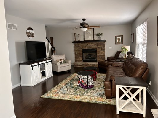 Routine Clean - Routine cleaning 
Kitchen- wipe down all counters and sinks
Bathroom- disinfectant toilet and wipe down sinks
Bedroom- change bedding and dust ground level furniture.
Living room- dust ground level furniture
All windows, mirrors and glass doors.
Sweep, mop and vacuum all floors
Empty trash in bathrooms.