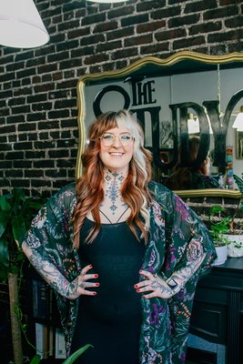 Meet your stylist Sabrina - My name is Sabrina and I absolutely love anything blonde, vivid and blended!
Lived-in blondes, textured/funky haircuts and vibrant coppers are my absolute favorite types of hair to do in the salon ✨
My hobbies include reading + collecting books, binging reality TV shows and working out.
I have two cuddly cats named Scar and Echo 🫶🏼
My favorite comfort foods are pizza and chicken tenders.
I love a good iced coffee in the morning (with one cream, no sugar 🤭) and a tasty wine in the evening (Cabernet obviously!)
My Hogwarts house is Ravenclaw and if there was one thing I could do every single weekend it would be spending the day at Universal! Meet your stylist Sabrina - My name is Sabrina and I absolutely love anything blonde, vivid and blended!
Lived-in blondes, textured/funky haircuts and vibrant coppers are my absolute favorite types of hair to do in the salon ✨
My hobbies include reading + collecting books, binging reality TV shows and working out.
I have two cuddly cats named Scar and Echo 🫶🏼
My favorite comfort foods are pizza and chicken tenders.
I love a good iced coffee in the morning (with one cream, no sugar 🤭) and a tasty wine in the evening (Cabernet obviously!)
My Hogwarts house is Ravenclaw and if there was one thing I could do every single weekend it would be spending the day at Universal!