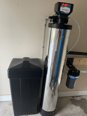 Hybrid all in one filtration system - Client had a limited space but want it to be able to remove chlorine and have soft water at the same time.