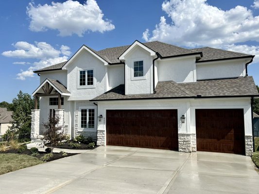 New Construction Projects - Take a look at some of the amazing garage doors we have installed on equally amazing homes!