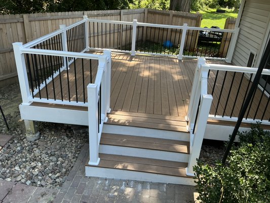 Home terrace - This material is composite; it is of very high quality. Home terrace - This material is composite; it is of very high quality.