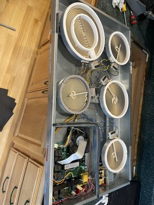 Oven and cooktop repair - Dear Customers,

I wanted to take a moment to share with you some of the recent appliance repair projects I've been working on. As an experienced appliance repair specialist, I pride myself on providing high-quality service to all of my clients.