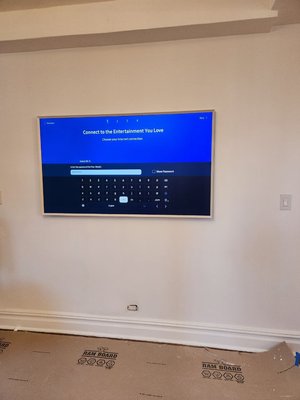 Samsung Frame with wire concealing - Enjoy your personal art exhibit when you’re not watching TV. Samsung Frame with wire concealing - Enjoy your personal art exhibit when you’re not watching TV.