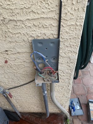Hot tub control - We attended a service call, upon arrival, the client told us that his hot tub had lost power, when we did the proper inspection, we found that there was a deficient electrical installation. We replaced the control for the hot tub and installed a GFCI breaker to provide security for our client. Hot tub control - We attended a service call, upon arrival, the client told us that his hot tub had lost power, when we did the proper inspection, we found that there was a deficient electrical installation. We replaced the control for the hot tub and installed a GFCI breaker to provide security for our client.