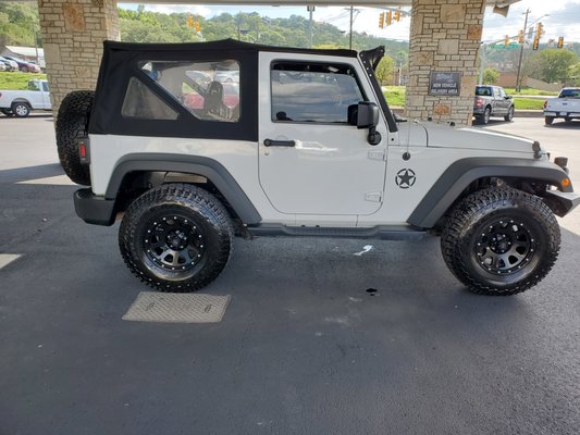 About Us - Classic Auto Detail is your hill country full service auto detailer. We specialize in cars, truck, suv's, atv's, utv's, motorcycles, campers any vehicle you need detailed. We offer deep cleaning inside outside and also engine compartment. We also offer carpet and seat shampooing, wax, and ceramic coating.