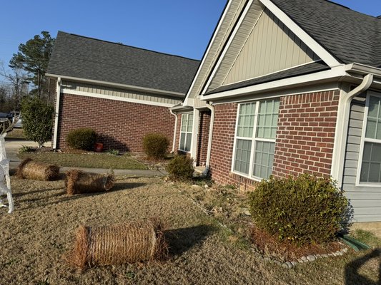 Yard/Bed Clean-Ups - A couple of clean up jobs from this week. Give me a call for any of your landscape/installation needs!  ☎️ (706) 589-0494

✅Landscape Installation 
✅Fencing
✅Drainage 
✅Hardscape Design
✅Clean-Up Projects
✅Residential & Commercial Maintenance