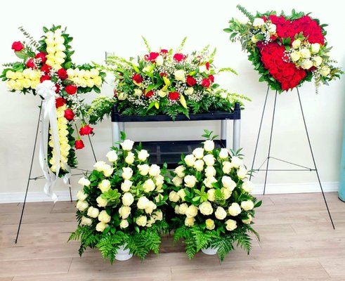 Arreglo floral de 100 rosas - A&D FLAWERS AND ACCESORIES ESTASMOS LISTOS PARA AYUDARTE A SORPRENDER CON TU LINDO DETALLE ELAVORAMOS ARREGLOS PARA BODAS, AINIVERSARIOS, FUNERALES IGLESIAS, CUMPLEAÑOS SOMOS AD FLOWERS UNA TIENDA DE ROSAS Y FLORES SIN LIMITES PARA LA CREATIVIDAD FLORAL