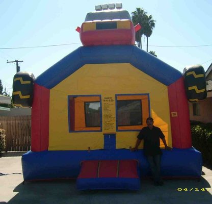 standard jumpers - standard jumper are available in different sizes to help you fit your needs
per every space we have a jumper that fits
sizes:
10' x 10'
11' x 11'
13' x 13'
15' x 15'
we also have multicolor for boys or pink and purple for girls