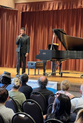 Recital at The Ruby Auditorium, - WHAT ARE THE BENEFITS OF PARTICIPATING IN RECITALS?
Performing in front of a live audience builds confidence and skill.
We provide a variety of performance events throughout the year. Recitals are free to students taking lessons with California Music Lessons,  We are now hosting recitals in auditoriums that seat 300 guests or greater, in a city near you.