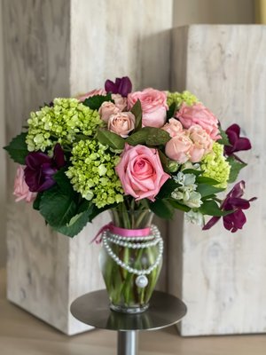 Mothers Day Arrangement - Introducing our elegant mothers day arrangement fo 2021! All preorders receive free delivery!